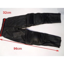 Pantalon Kayatsu piel color negro, talla equivalente 30-32.