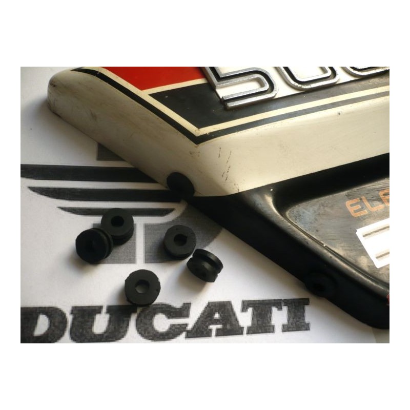 Goma fijacion tapa lateral NUEVA Ducati 500 Desmo-Twin.