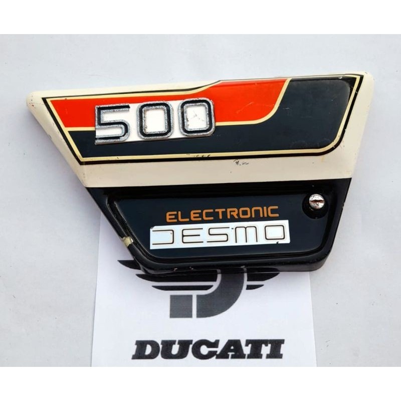 Tapa lateral derecha USADA Ducati 500 Desmo.